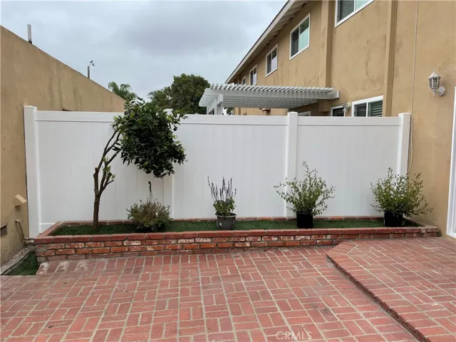 17101 Los Modelos Street, Fountain Valley, California 92708