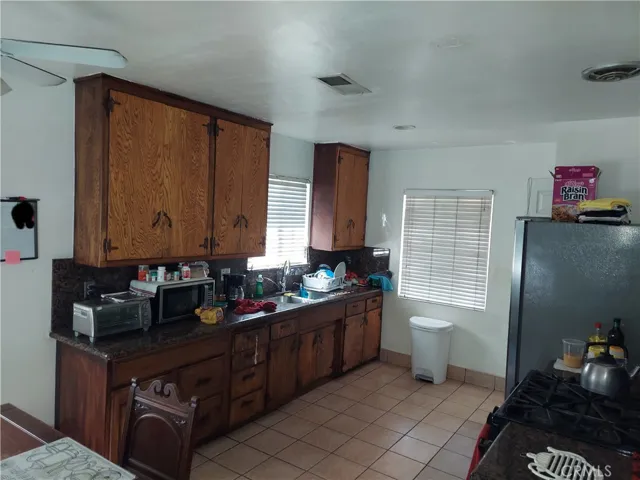 9875 Del Mar Avenue, Montclair, California 91763
