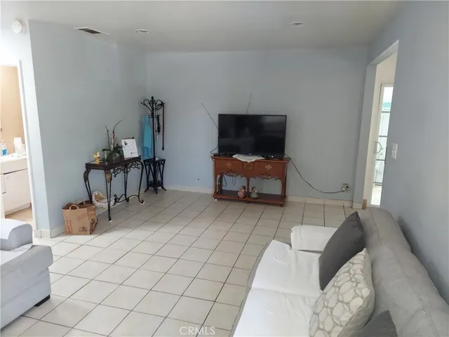 9875 Del Mar Avenue, Montclair, California 91763