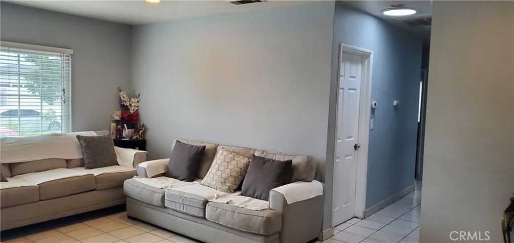 9875 Del Mar Avenue, Montclair, California 91763
