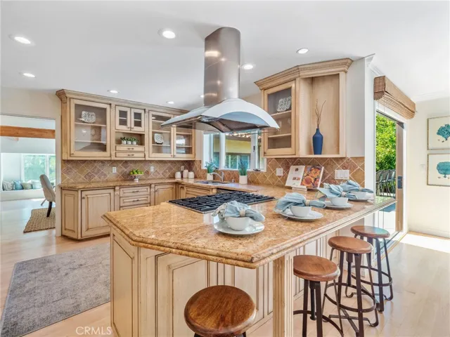 Kitchen breakfast counter