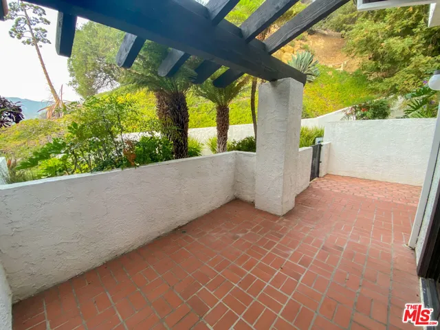 1669 Michael Lane, Pacific Palisades, California 90272