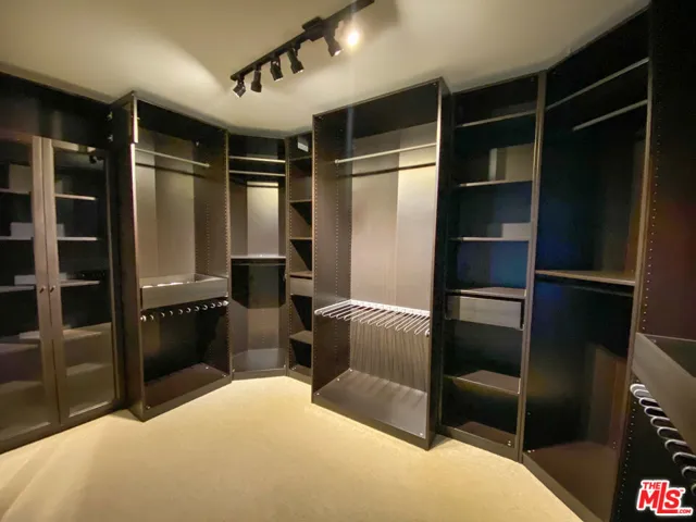 1669 Michael Lane, Pacific Palisades, California 90272