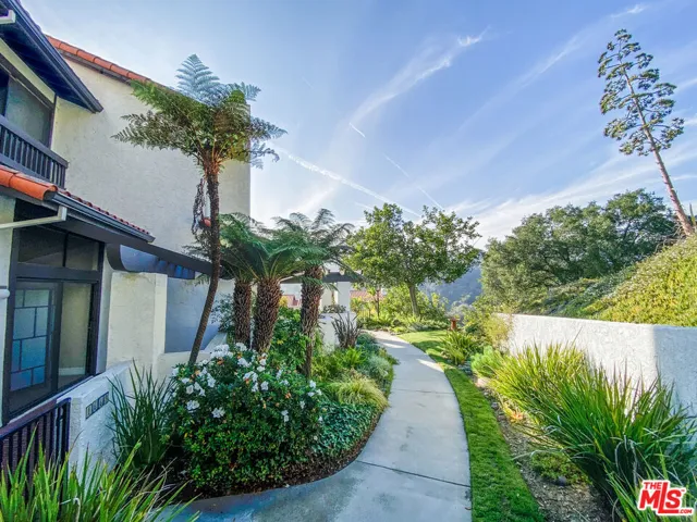 1669 Michael Lane, Pacific Palisades, California 90272