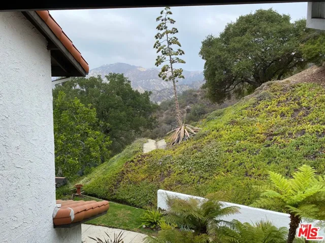 1669 Michael Lane, Pacific Palisades, California 90272