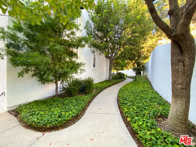 1669 Michael Lane, Pacific Palisades, California 90272