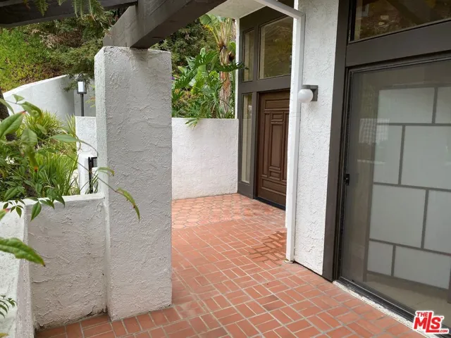 1669 Michael Lane, Pacific Palisades, California 90272