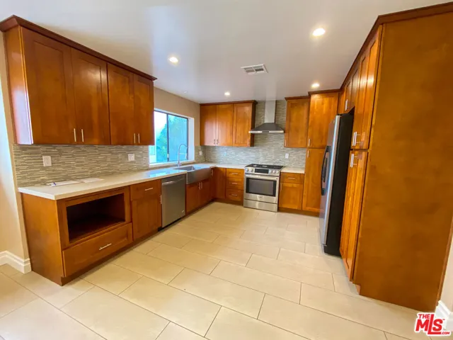 1669 Michael Lane, Pacific Palisades, California 90272