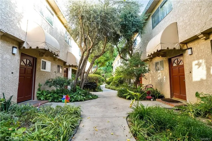 17045 Roscoe Boulevard 2, Northridge, California 91325