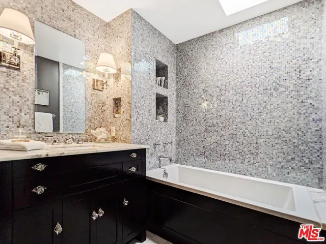 1131 Alta Loma Road 605, West Hollywood, California 90069
