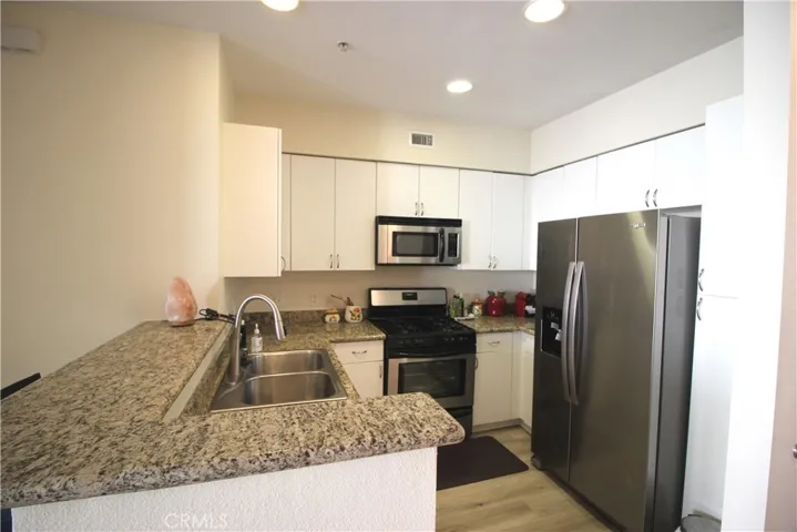 Easy to clean white cabinets