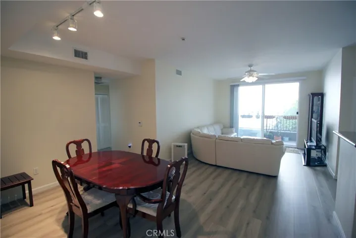 Open concept dining & living rooms