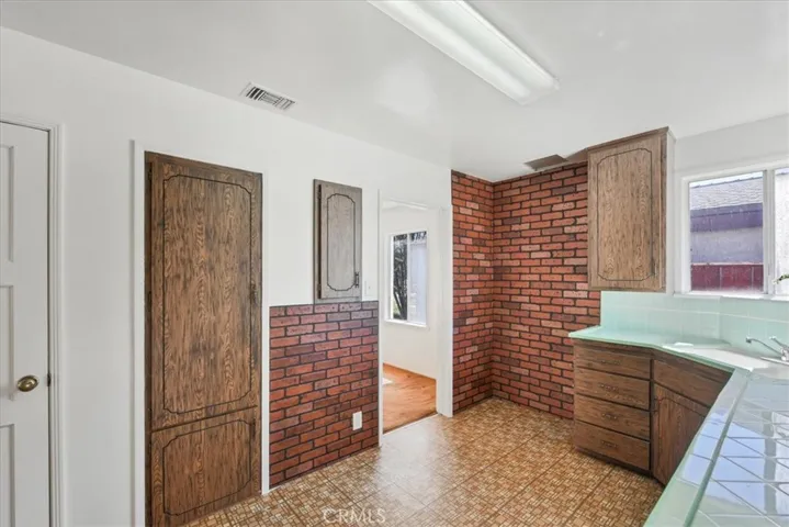 2125 N Greenbrier Road, Long Beach, California 90815