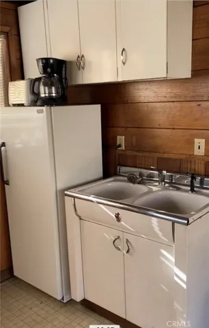 Back detached room in backyard