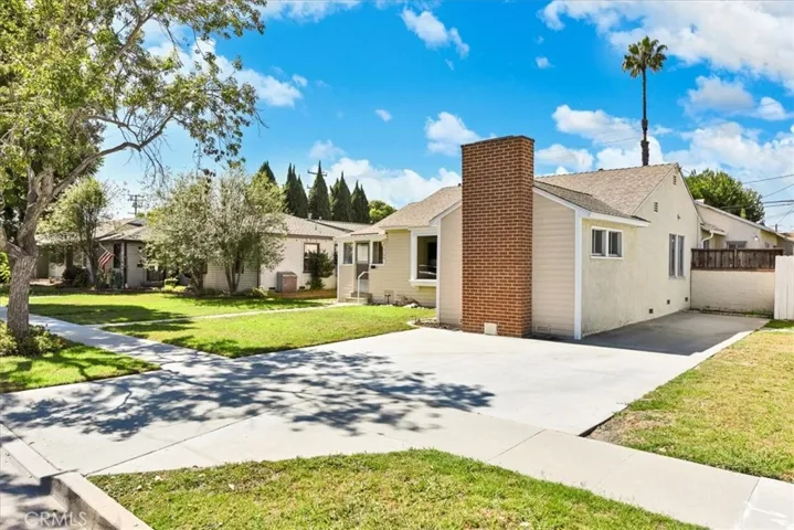 2125 N Greenbrier Road, Long Beach, California 90815