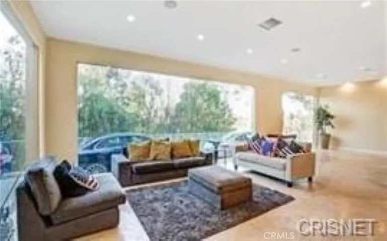 5353 Shirley Avenue, Tarzana, California 91356