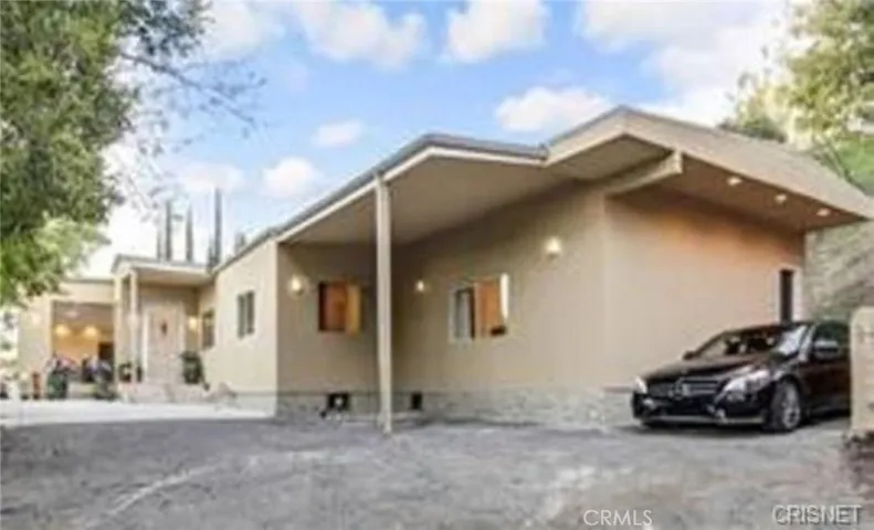 5353 Shirley Avenue, Tarzana, California 91356