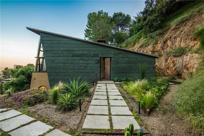 8661 Nash Drive, Los Angeles, California 90046