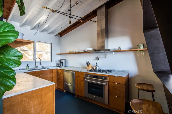 8661 Nash Drive, Los Angeles, California 90046