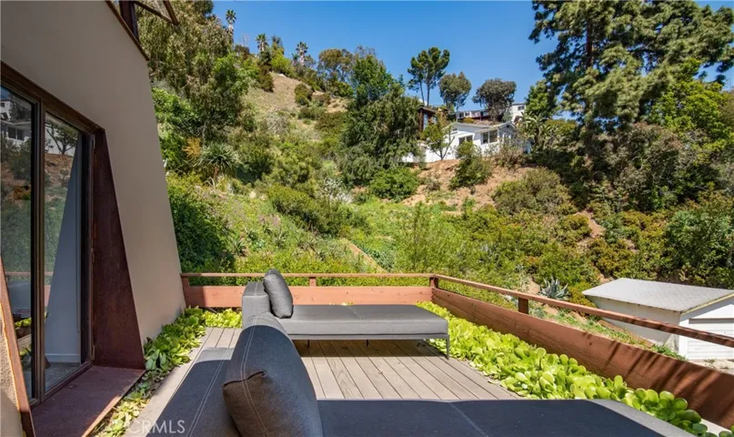 8661 Nash Drive, Los Angeles, California 90046