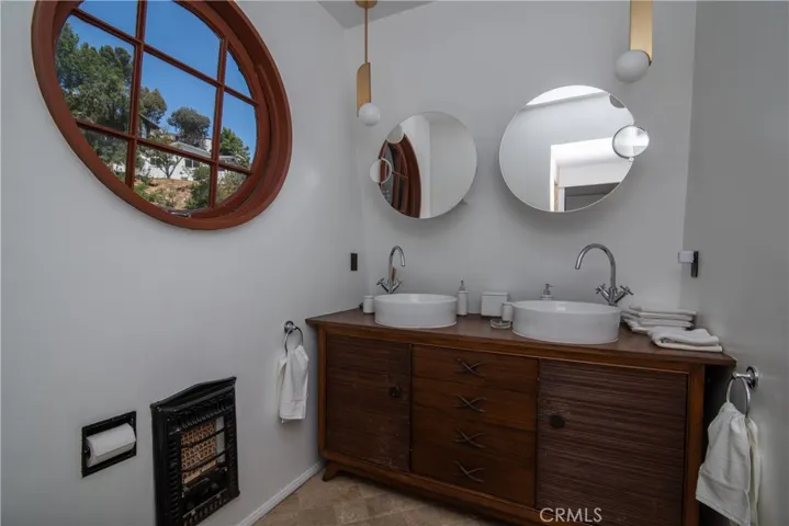 8661 Nash Drive, Los Angeles, California 90046