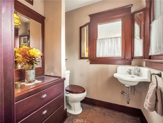 124 W Arrow Hwy, Upland, California 91786