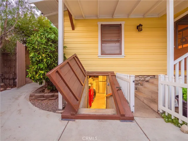 124 W Arrow Hwy, Upland, California 91786