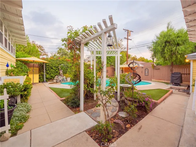 124 W Arrow Hwy, Upland, California 91786