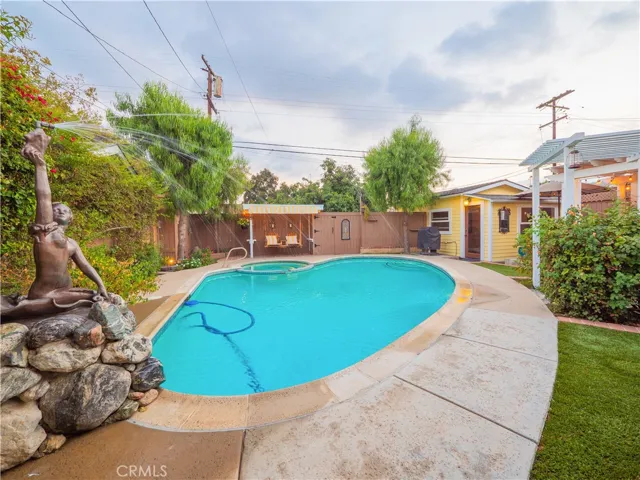 124 W Arrow Hwy, Upland, California 91786