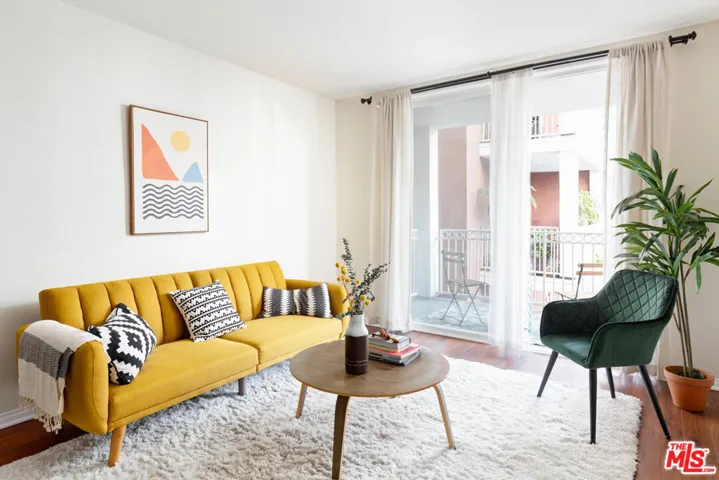 3740 Santa Rosalia Drive 220, Los Angeles, California 90008