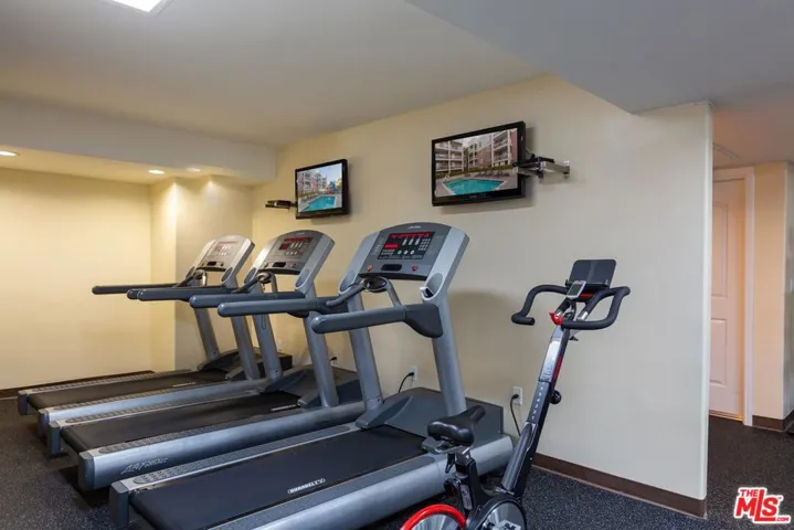 3740 Santa Rosalia Drive 220, Los Angeles, California 90008