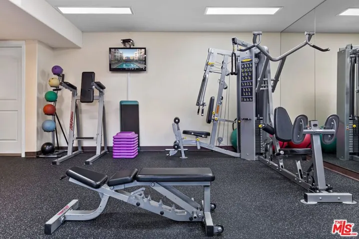3740 Santa Rosalia Drive 220, Los Angeles, California 90008