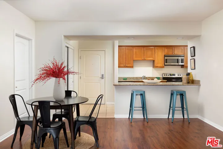 3740 Santa Rosalia Drive 220, Los Angeles, California 90008
