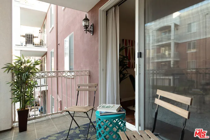 3740 Santa Rosalia Drive 220, Los Angeles, California 90008