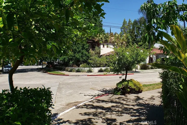 Photo of the neighborhood