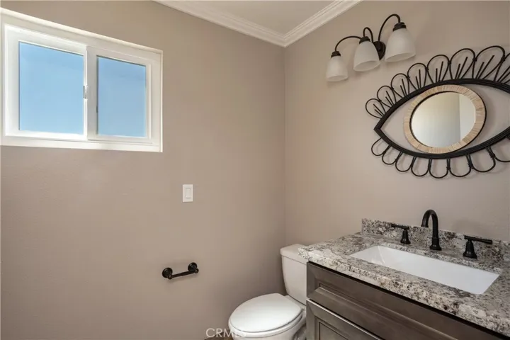 1st floor half bathrooom