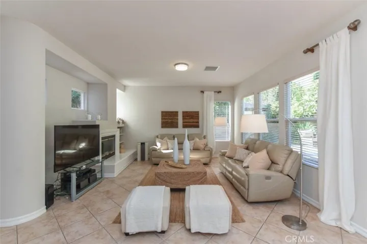 11 Trailwood, Irvine, California 92620
