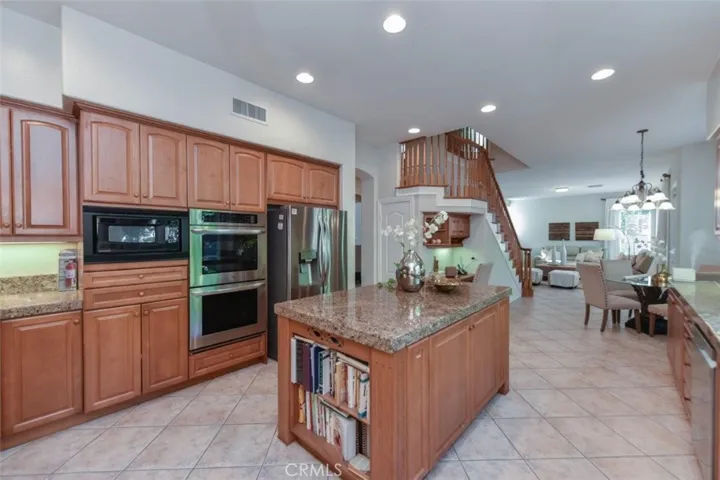 11 Trailwood, Irvine, California 92620