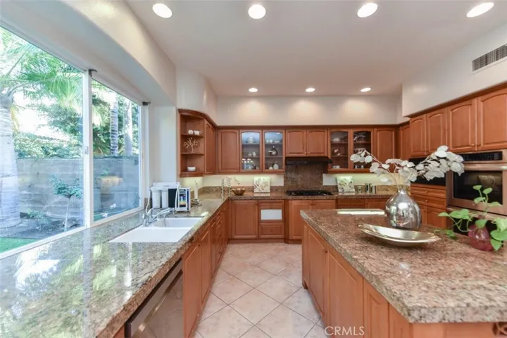 11 Trailwood, Irvine, California 92620