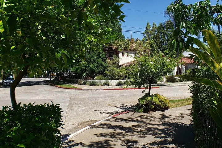 Photo of the neighborhood