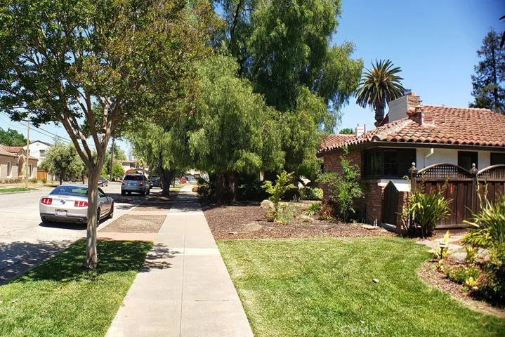 Photo of the neighborhood