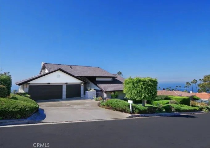 Great curb appeal!