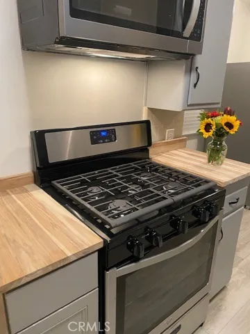 Brand New Appliances in Kitchen, Laundry & Baths!!