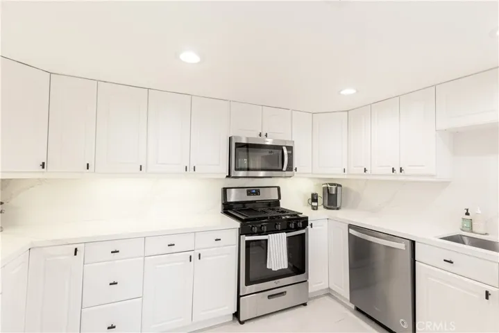 11744 Moorpark Street R, Studio City, California 91604
