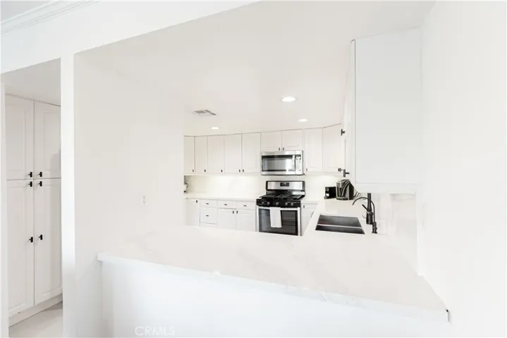 11744 Moorpark Street R, Studio City, California 91604