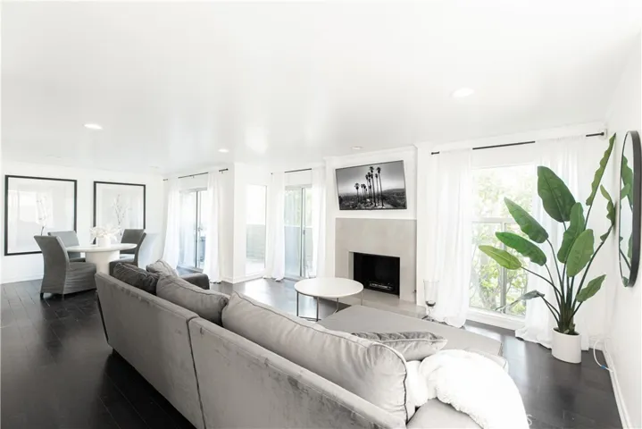 11744 Moorpark Street R, Studio City, California 91604