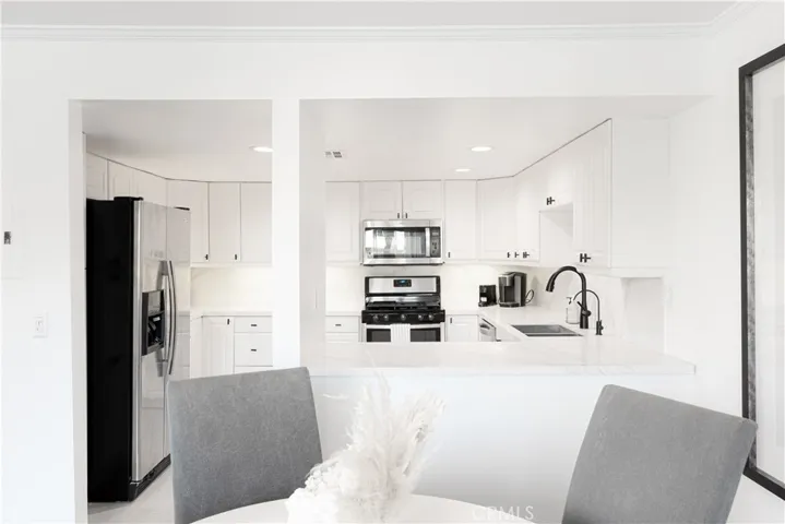 11744 Moorpark Street R, Studio City, California 91604