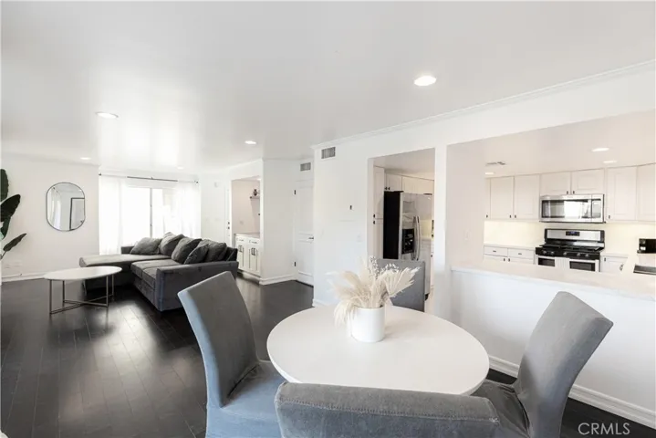 11744 Moorpark Street R, Studio City, California 91604