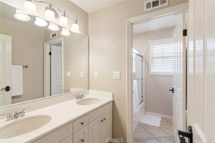 Large common bath at the top of the stairs and conveniently located close to 3 bedrooms.