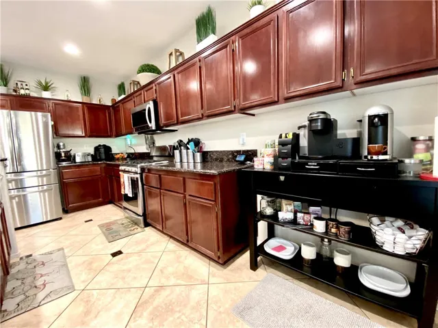 13605 Del Haven Street, Victorville, California 92392